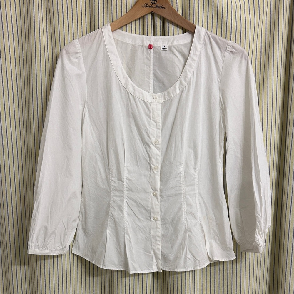 Uniqlo White Scoop Neck Blouse